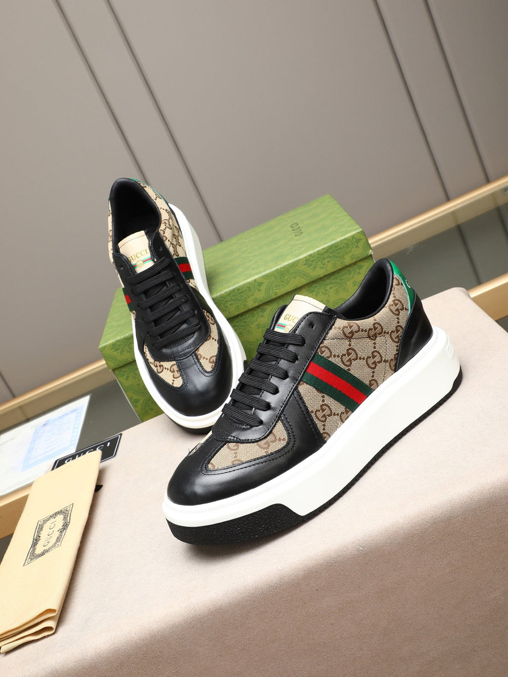 Gucci Men's Calfskin Fashion Loafers