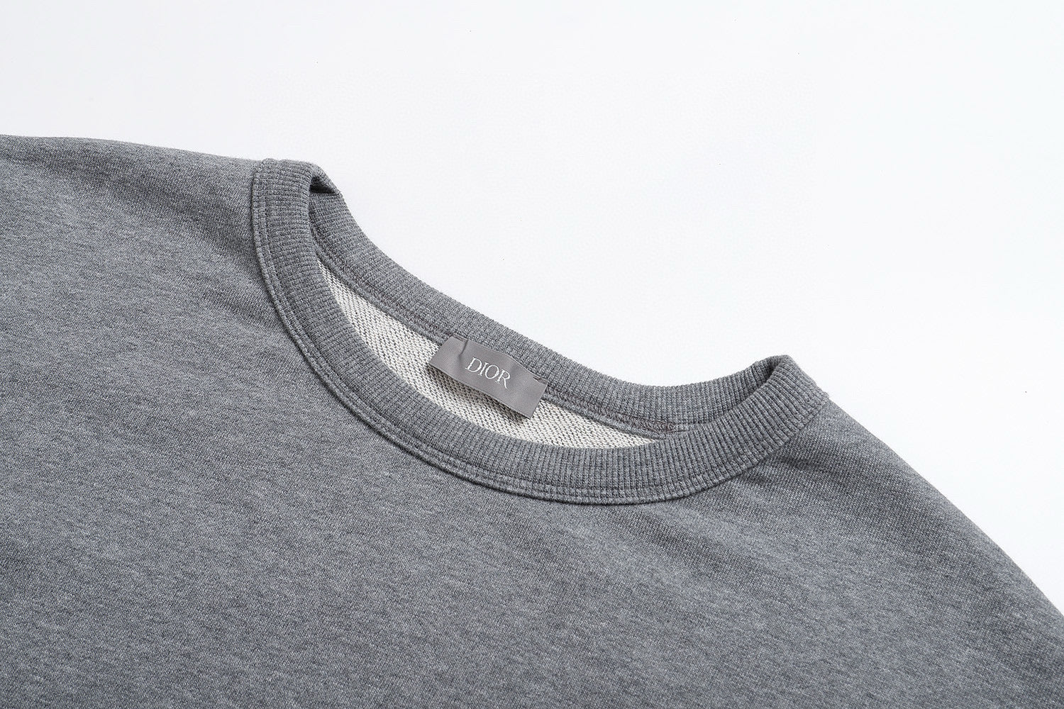 Dior Montaigne Slogan Print Crewneck Sweatshirt – 2025 Winter Collection