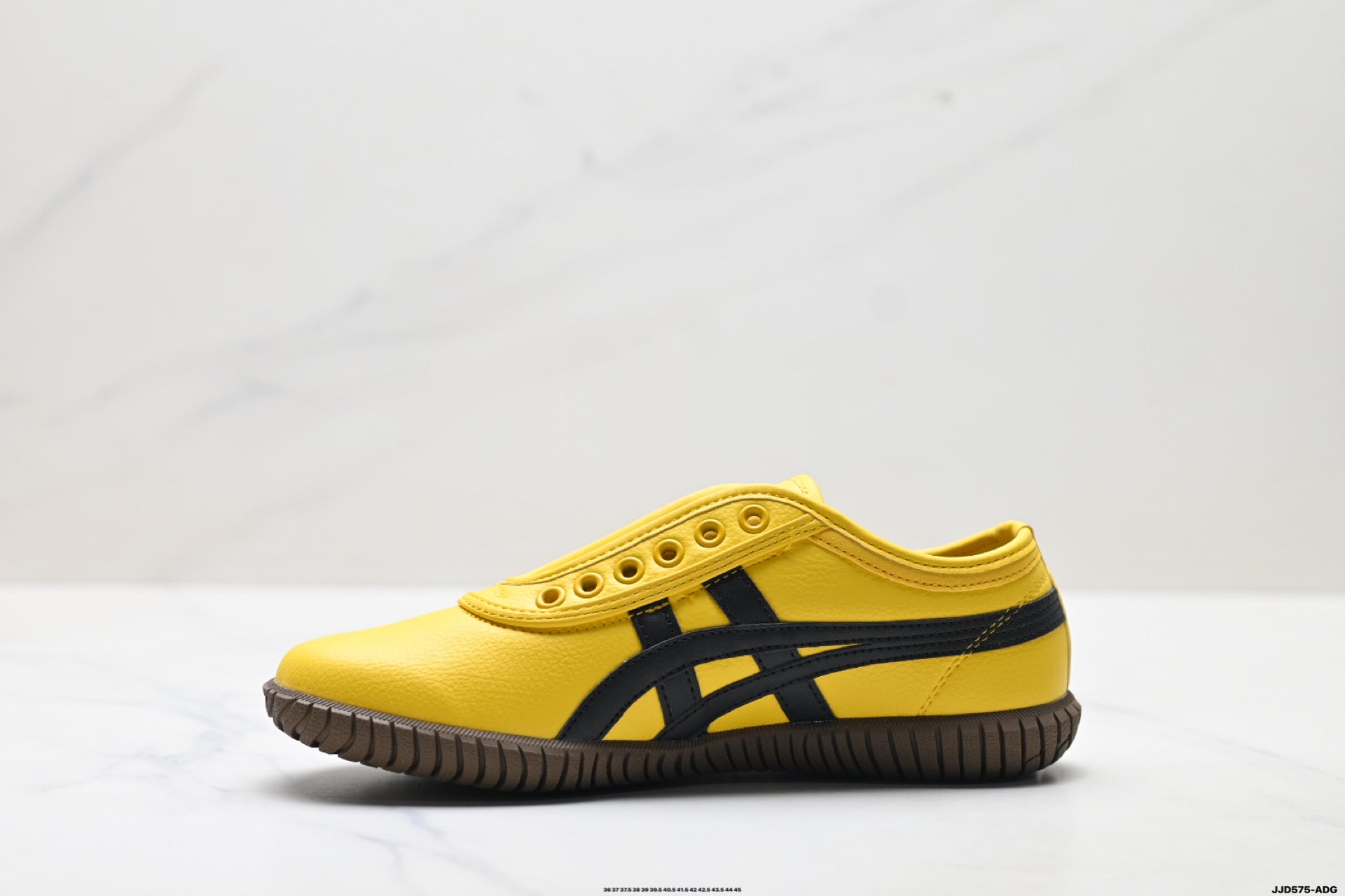 Onitsuka Tiger TSUNAHIKI Slip-On Casual Sneakers