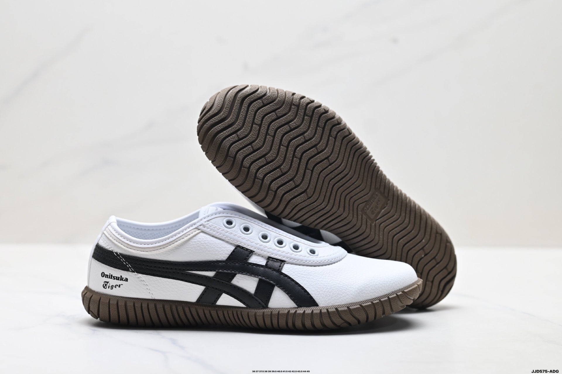 Onitsuka Tiger TSUNAHIKI Slip-On Casual Sneakers