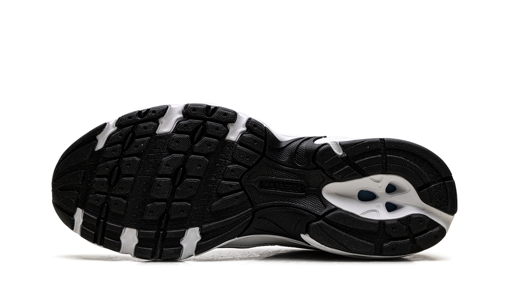 530 "White Silver Metallic Black" MR530LB