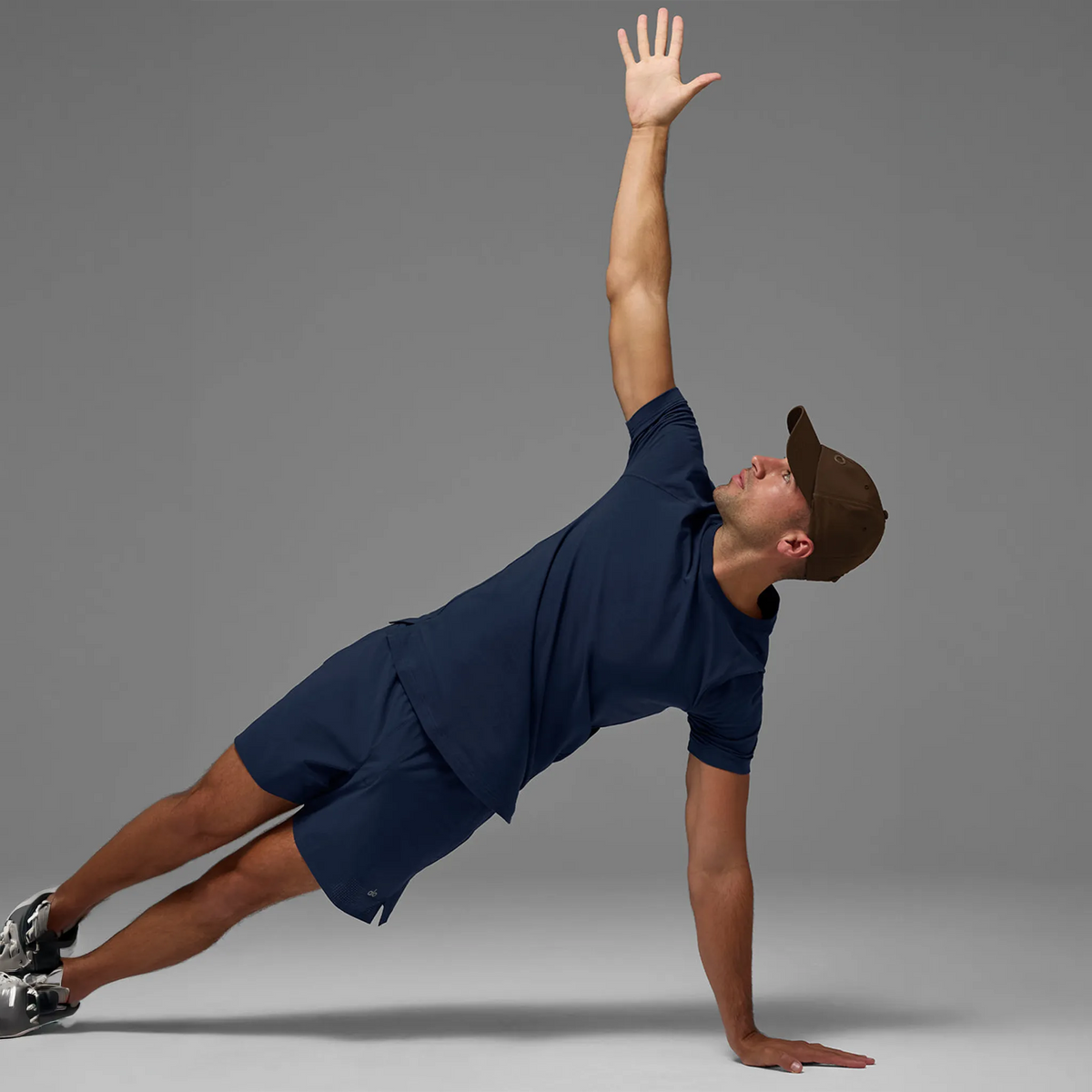 Alo Yoga Vapor Navy Crewneck