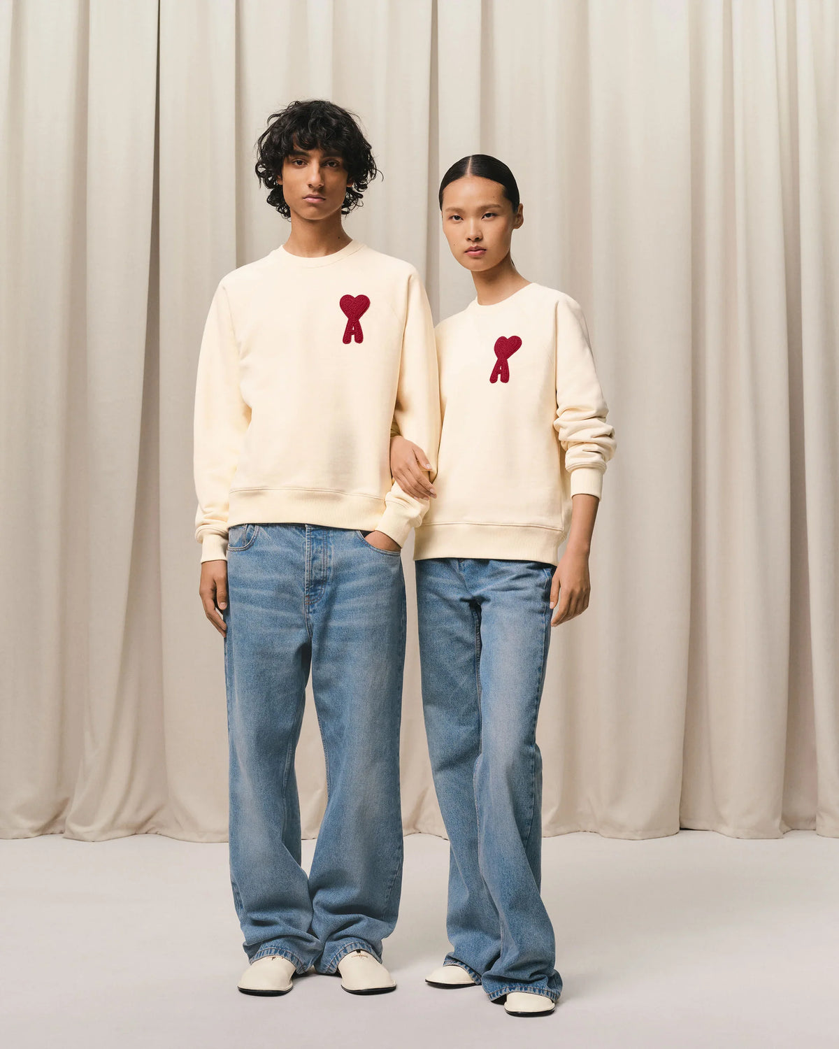 AMI Paris Ami de Coeur Raglan Crewneck Sweatshirt – 25FW