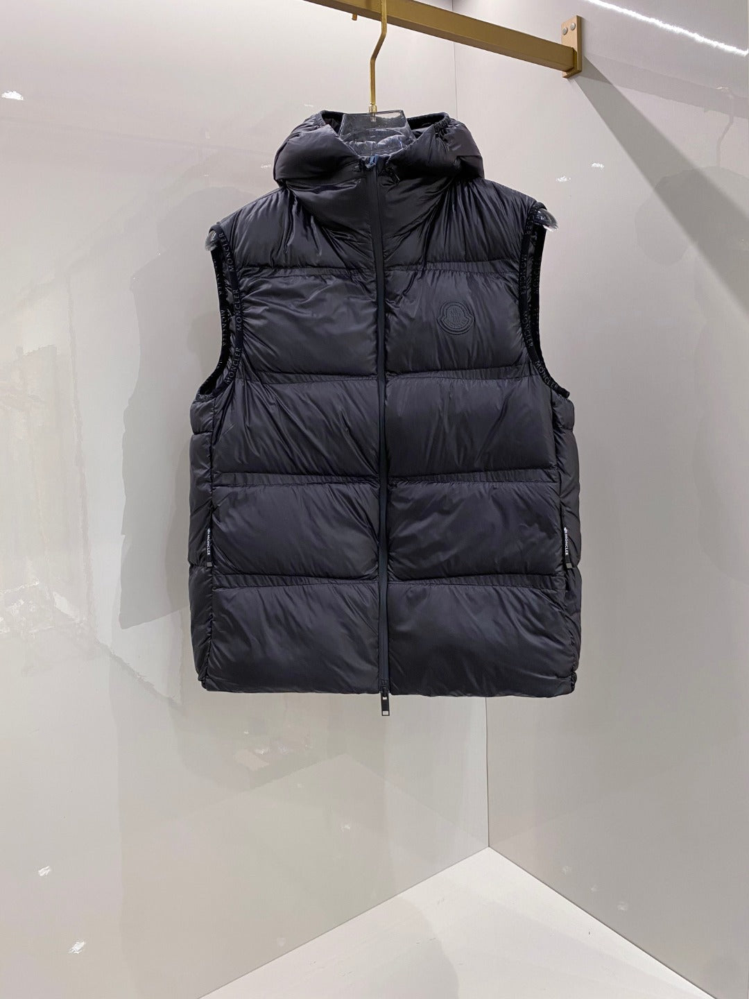 Moncler Goose Down Puffer Jacket – 2025FW