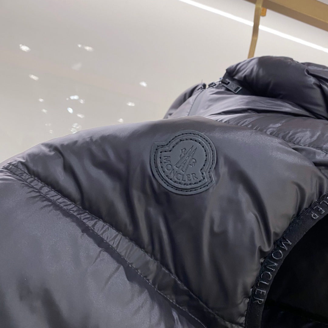 Moncler Goose Down Puffer Jacket – 2025FW